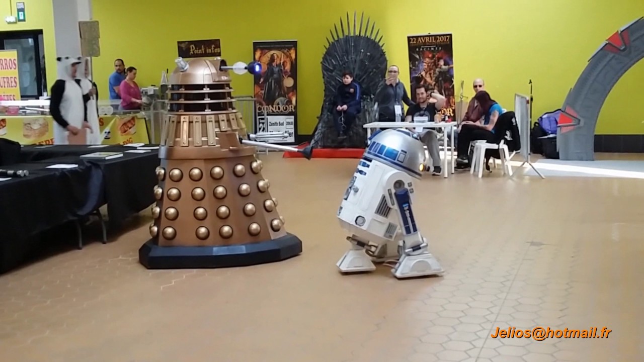 When R2-D2 meets a dalek at avignon geek expo 2017 Jelios - YouTube