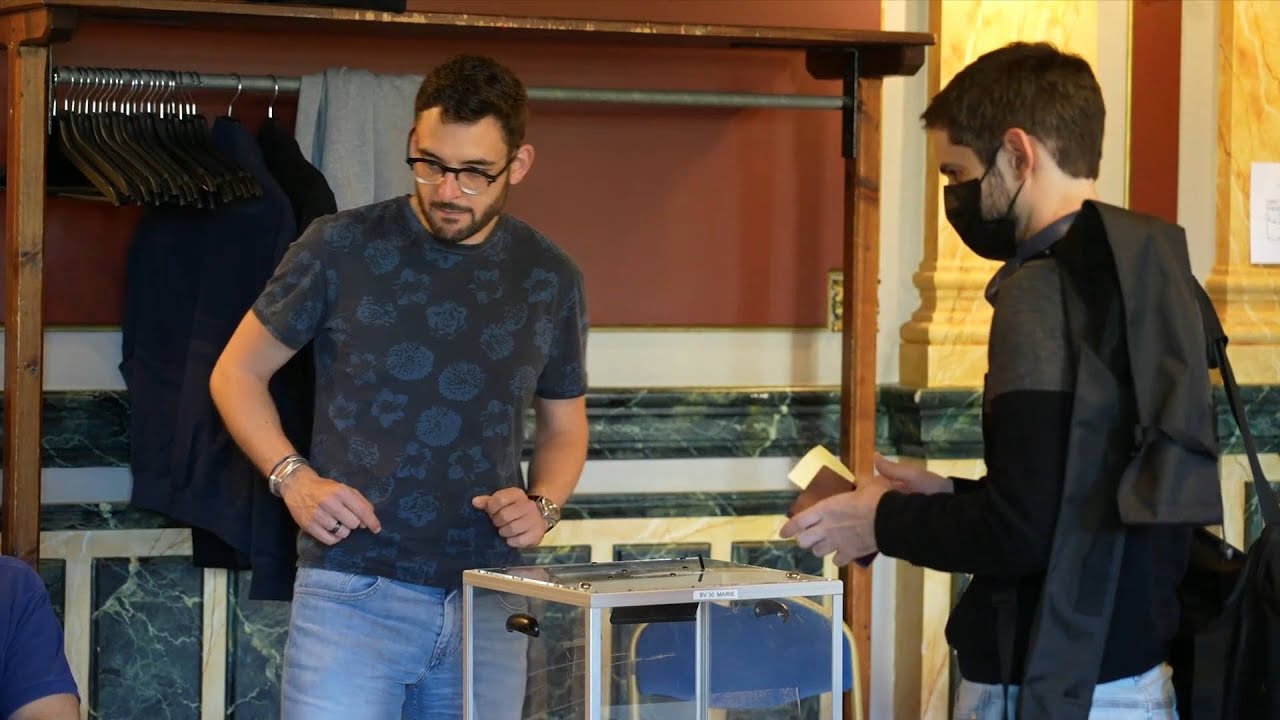 GLOBALink | 1st round of France's legislative elections underway