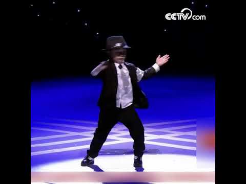 Брейк-данс мальчик классно танцует|CCTV Русский