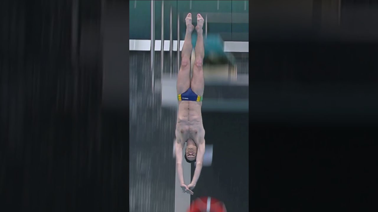 Inward dive tuck (401c)