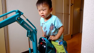 Epic birthday present for 2-year old♪  Micro excavator Komatsu PC-01 is here!!
