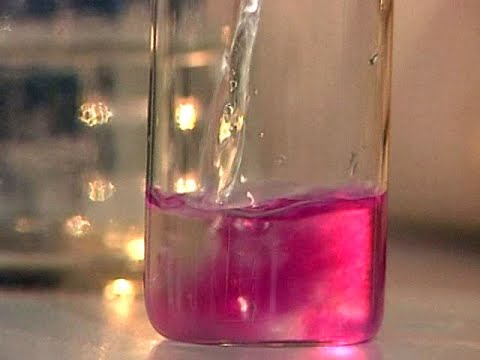 Взаимодействие гидроксида натрия и фенолфталеина. Реакция нейтрализации с фенолфталеином. Розовый осадок. Розовое окрашивание химия. Нейтрализация кислоты щелочью.