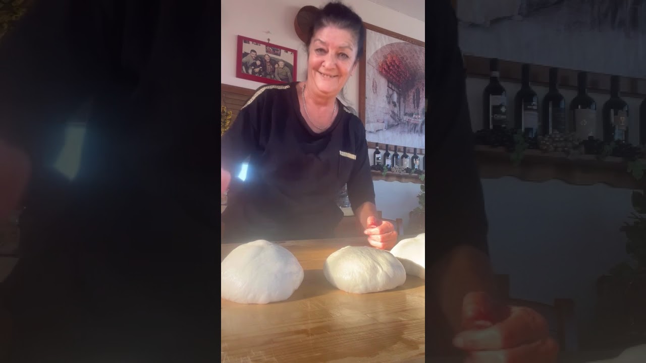 Pizze napoletana, tonno e cipolla,e funghi 