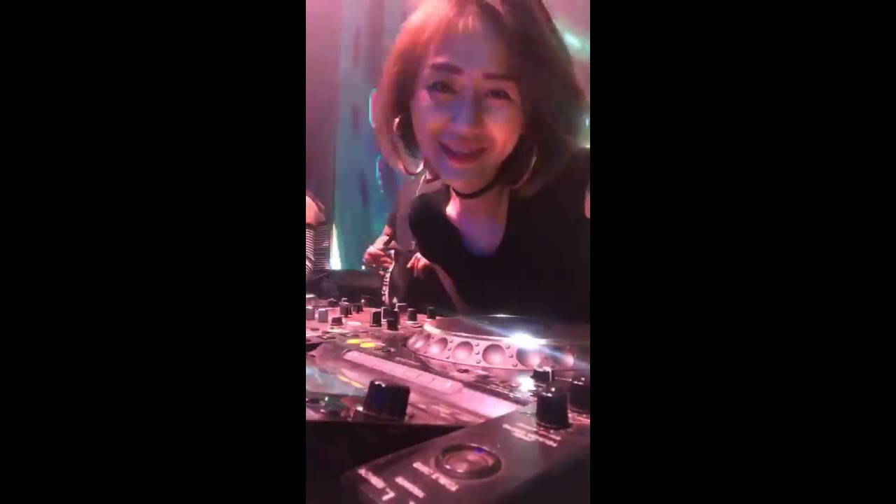 DJ Tiên Moon Quẩy Banh Sàn Tại Club 2019 Cực Hot