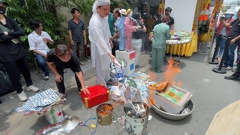 Lễ cúng thất 49 ngày NSƯT Vũ Linh: Bình Tinh, Linh Tâm rớt nước mắt khi đốt nhà lầu, xe hơi, tiền đô