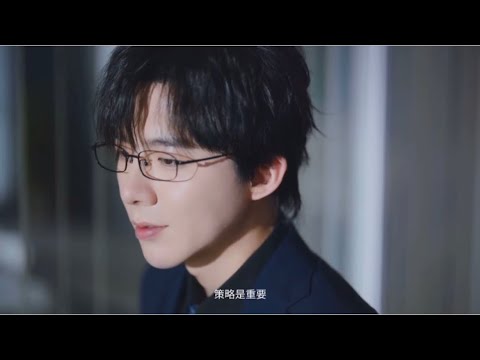 #职场高能指南 最终章#刘宇宁巴黎欧莱雅摩登代言人@摩登兄弟刘宇宁 是刘老板魅力大过天，还是这牛奶和美式里掺了什么高能知识点？答案就在#欧莱雅夜精华 里，想了解个中玄机，赶紧一睹为快吧！