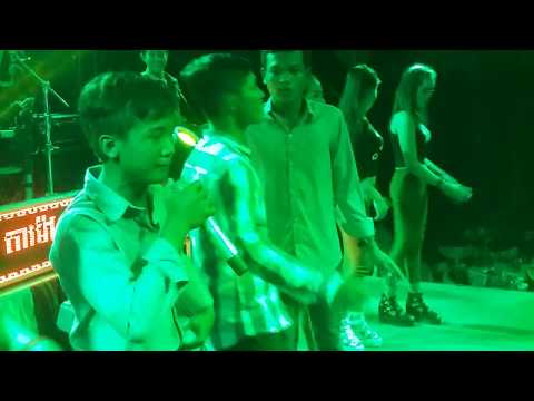 ផ្សារកាប់គោ😂😂😂ច្រៀងដោយលីស៊ាង