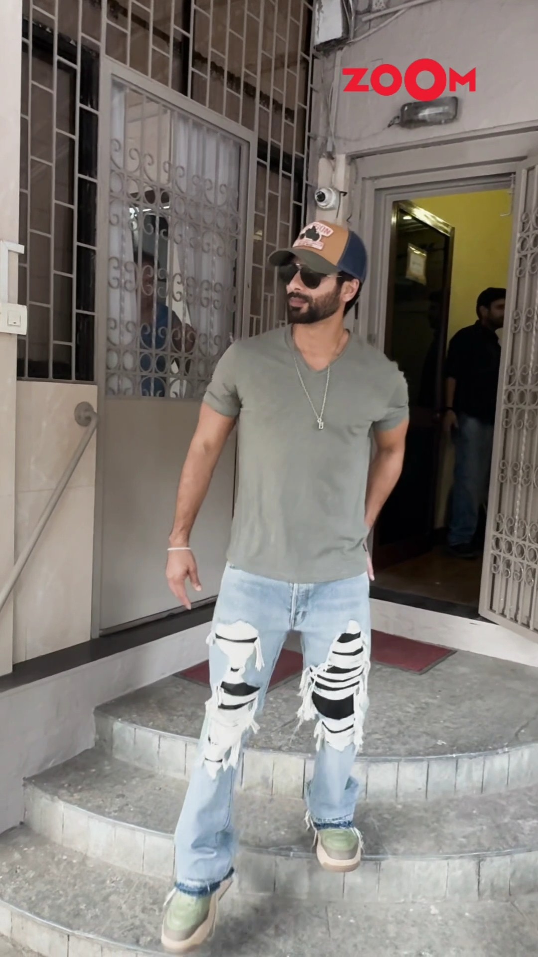 Shahid Kapoor Rocks a Rugged Style While Spotted in the City ? #shahidkapoor #shorts