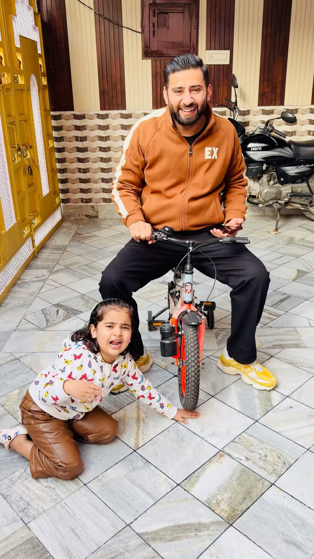 Anaya Ka Hath Cycle Ke Niche De Diya Papa Ne ?