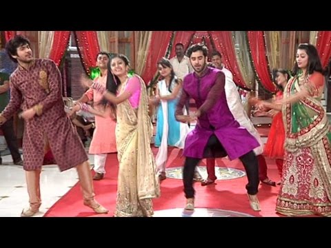 veera-and-baldev-dance-on-the-tunes-of-"delhi-wali-girlfriend"
