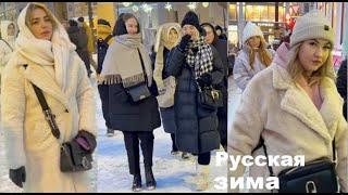 Как выглядят россияне этой зимой в холодном Петербурге? Стрит стайл так себе, зато какова красота!