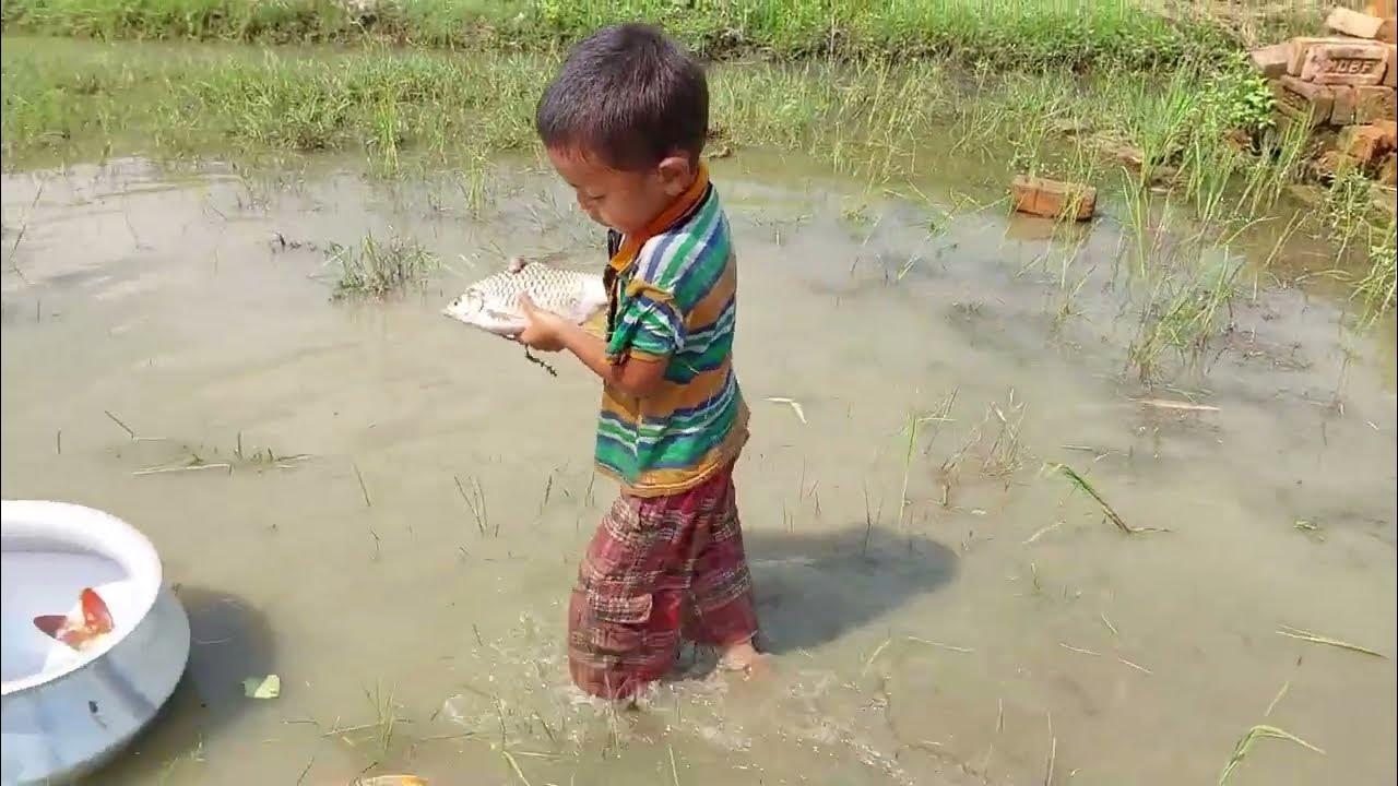 Wow! Amazing Hand Fishing Video, Smart Boy Catching Fish By Hand