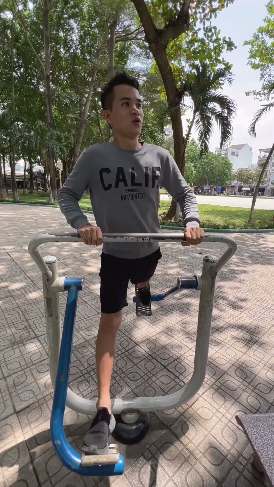 Su Hao comedy: Horror story in the park ?