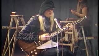 Johnny Winter- "Rock and Roll, Hoochie Koo" Backstage Jam 1971 (Reelin' In The Years Archive) chords