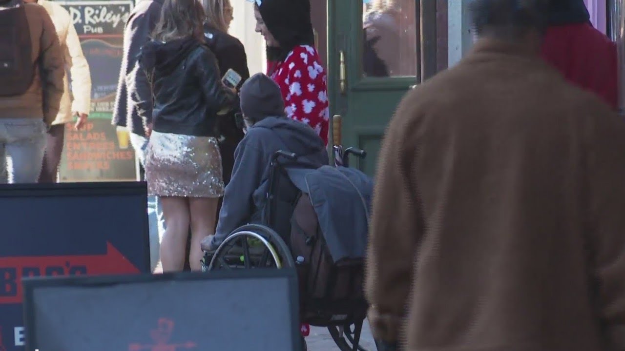 Governor asks TABC to proactively address homelessness outside Austin businesses