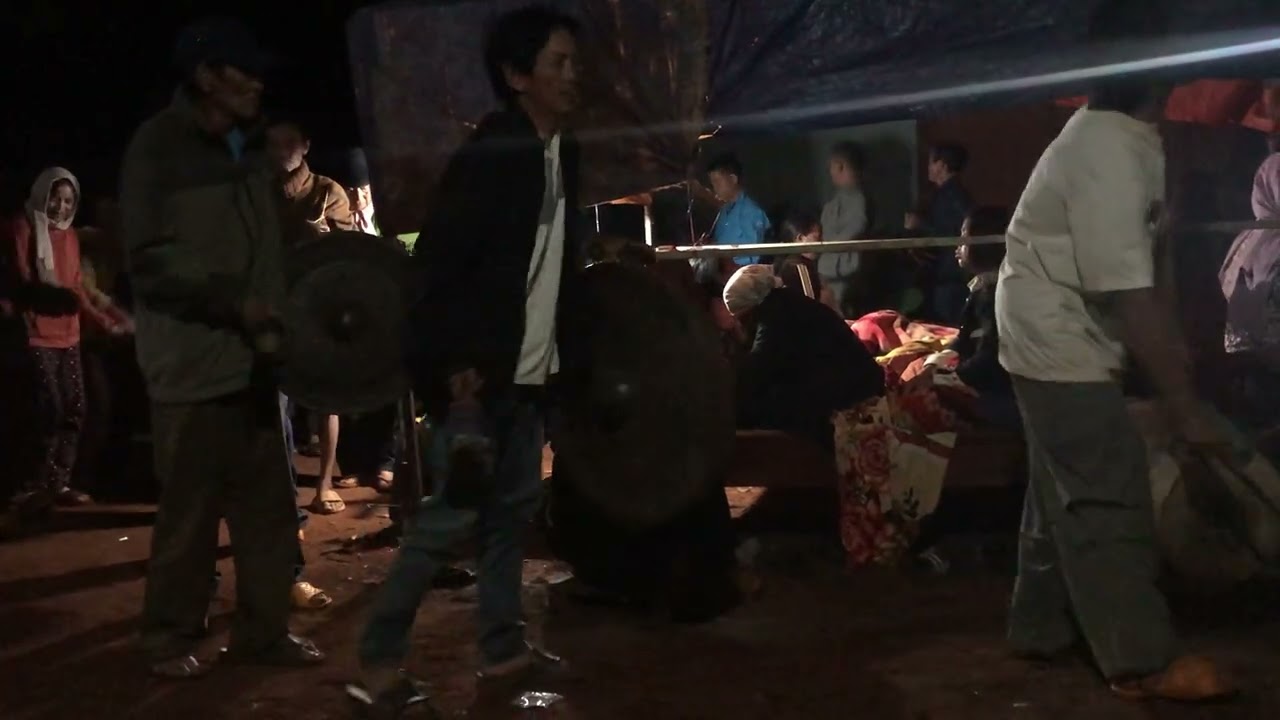 Đám ma làng mít jep. Xã iao 