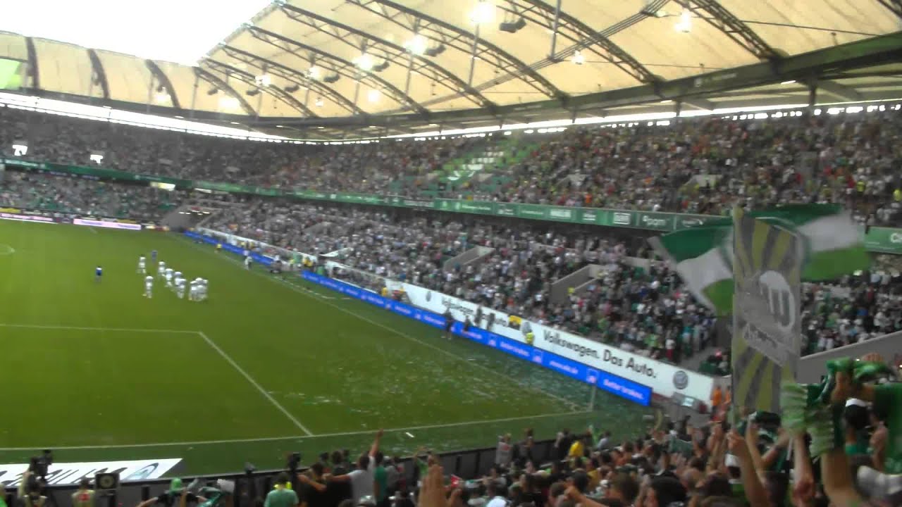 2.Spieltag 2013/14 VfL Wolfsburg gegen Schalke 04 Nordkurve YouTube 2.Spieltag 2013/14 VfL Wolfsburg gegen Schalke 04 Nordkurve YouTube