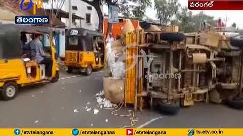 Cotton Load Auto Trolley Overturns | at Warangal's Mills Colony