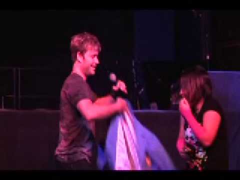 Vic Mignogna auctions his Ouran Host Club Jacket at Oni-con!! -- Ends with a Tamaki kiss!!!