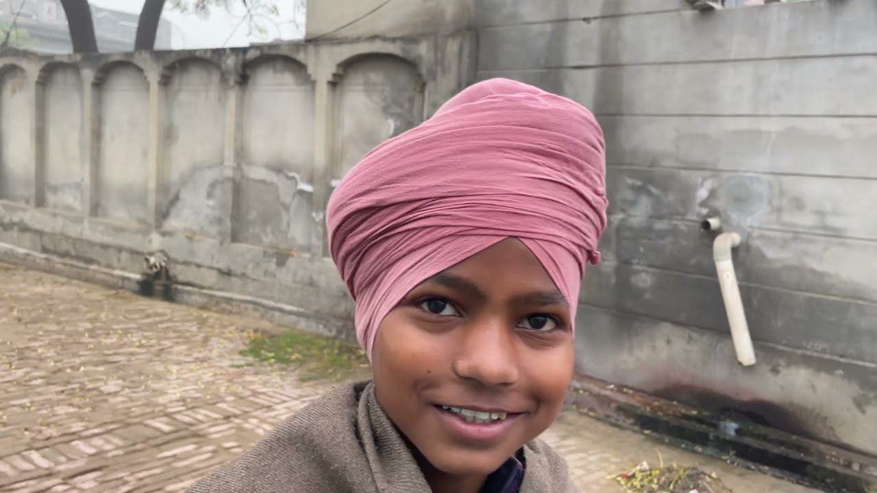 ਛੋਟੇ ਸਾਹਿਬਜ਼ਾਦੇਆਂ ਦੀ ਸ਼ਹੀਦੀ ਦੇ ਦਿਨ ਨੇੜੇ ਆ ਗਏ। ਸੇਵਾਦਾਰ ਬੱਚੇ ਸਾਡੇ ਪਿੰਡ ਦੁੱਧ ਇਕੱਠਾ ਕਰ ਰਹੇ ਨੇ