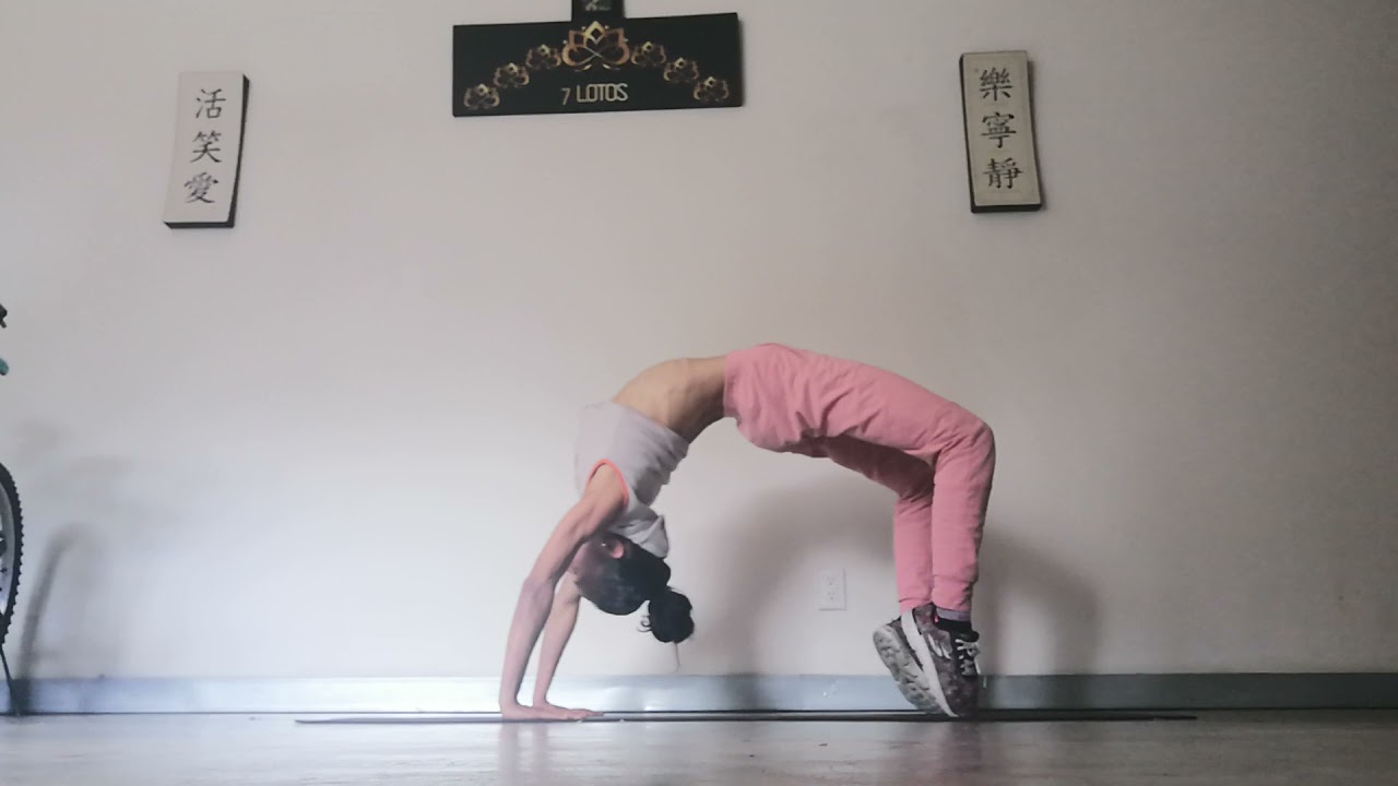 urdhva dhanurasana, rueda asana, postura de la rueda yoga backbend flex ...