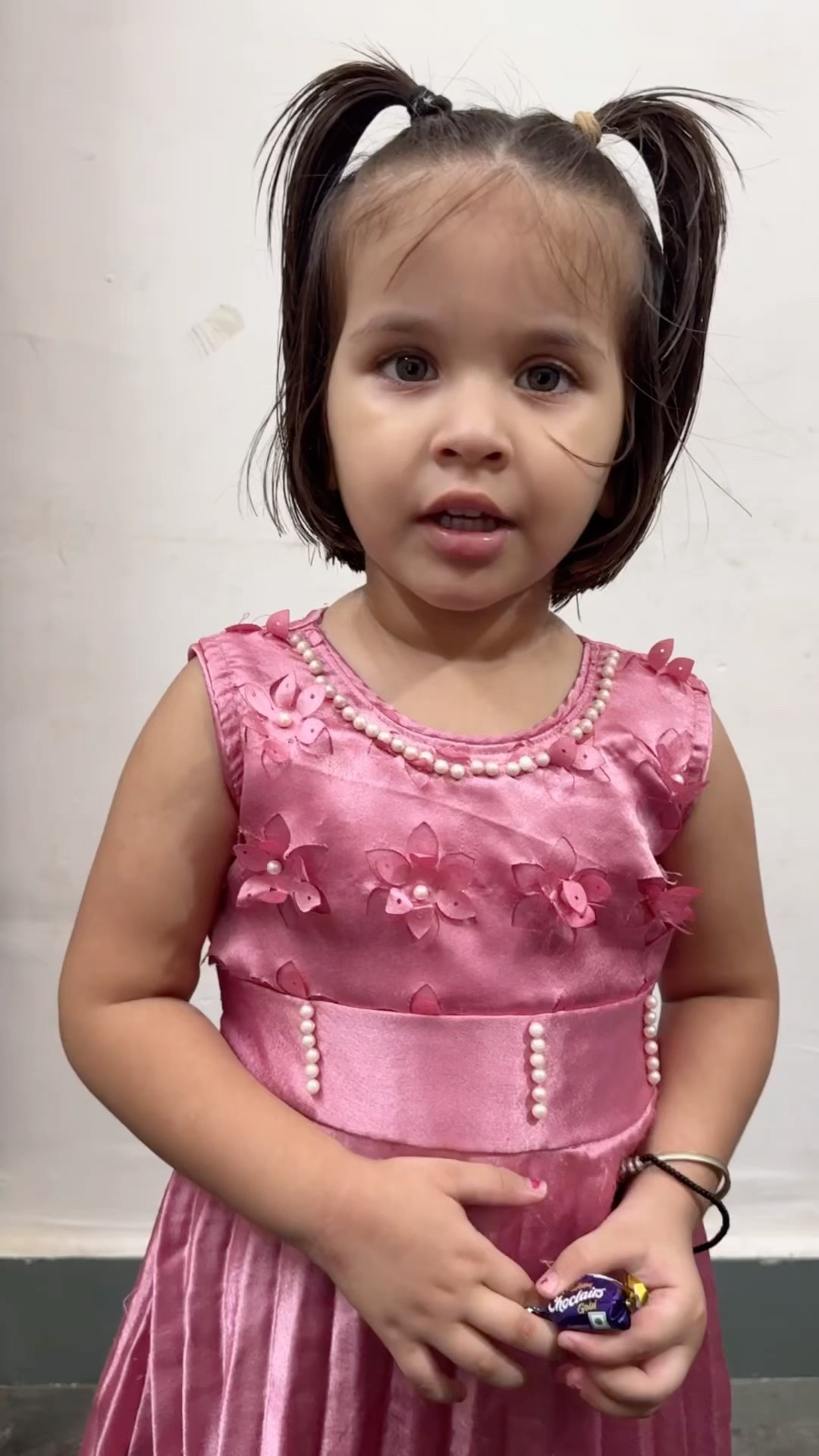 Vedika ne chocolate le li