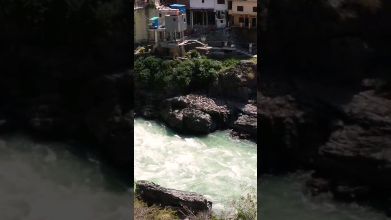 alaknanda river flowing 