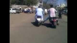 How to tow a motorcycle (two wheeler) with a motorcycle (two wheeler) !!! Bhopali Tochan