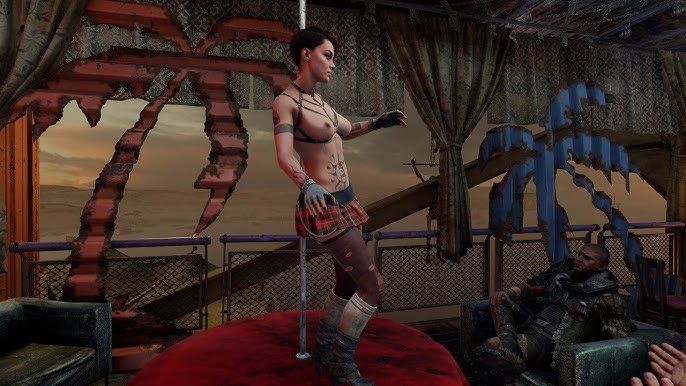 Rus ayollari erkaklarni silkitayotganini tomosha qiling