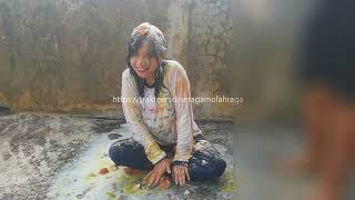 Wet Messy Wam With Eggs, Flour, Milk And Syrup