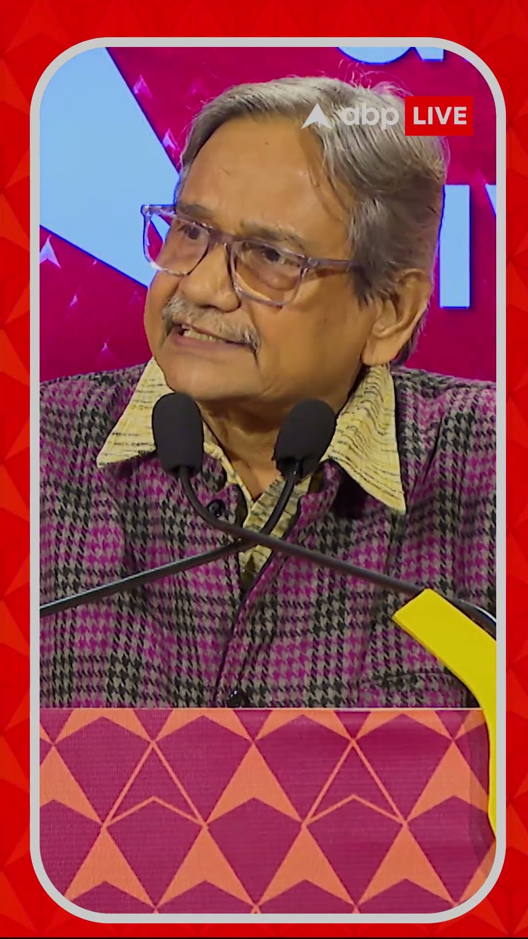 'আমরা সেই মিথ্যে ইতিহাস নিয়ে চলেছি ', কোন প্রসঙ্গে মন্তব্য মোহিত রায়ের ?