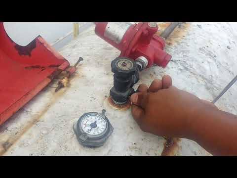 Video: ¿Cómo se cambia un medidor de flotador en un tanque de aceite?