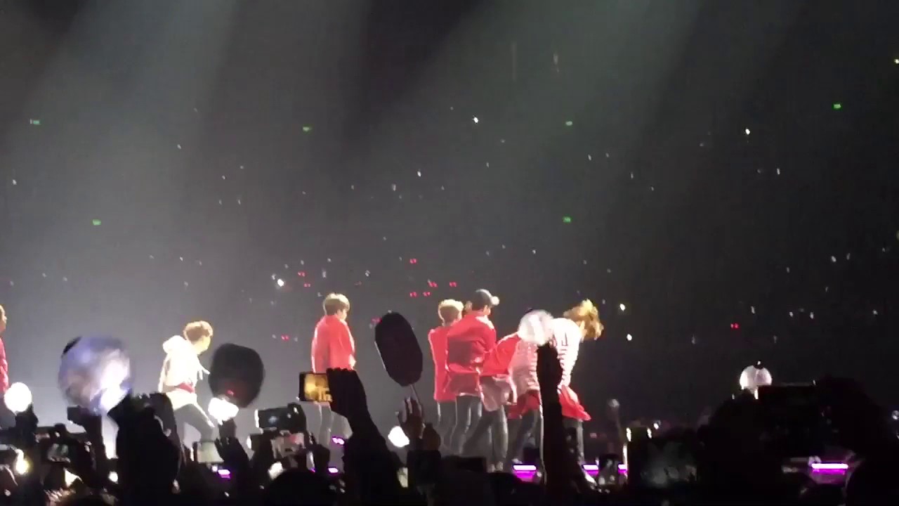 [170526] BTS The Wings Tour in Sydney - SAVE ME Fancam - YouTube
