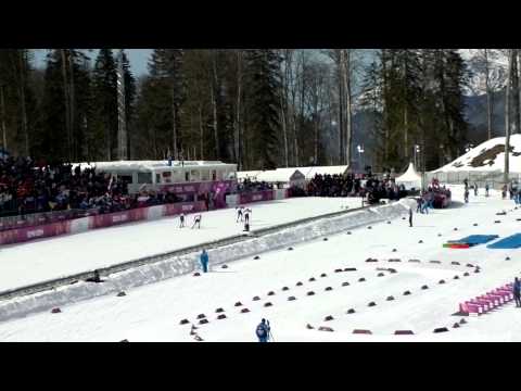 Video: Russische Skiërs Winnen Olympische Marathon Van 50 Km