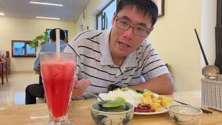 New Yorker Eats Vietnamese Fried Fish at Imperial Citadel of Thang Long