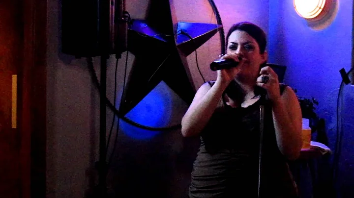Michele singing at Grover's in Dallas, TX