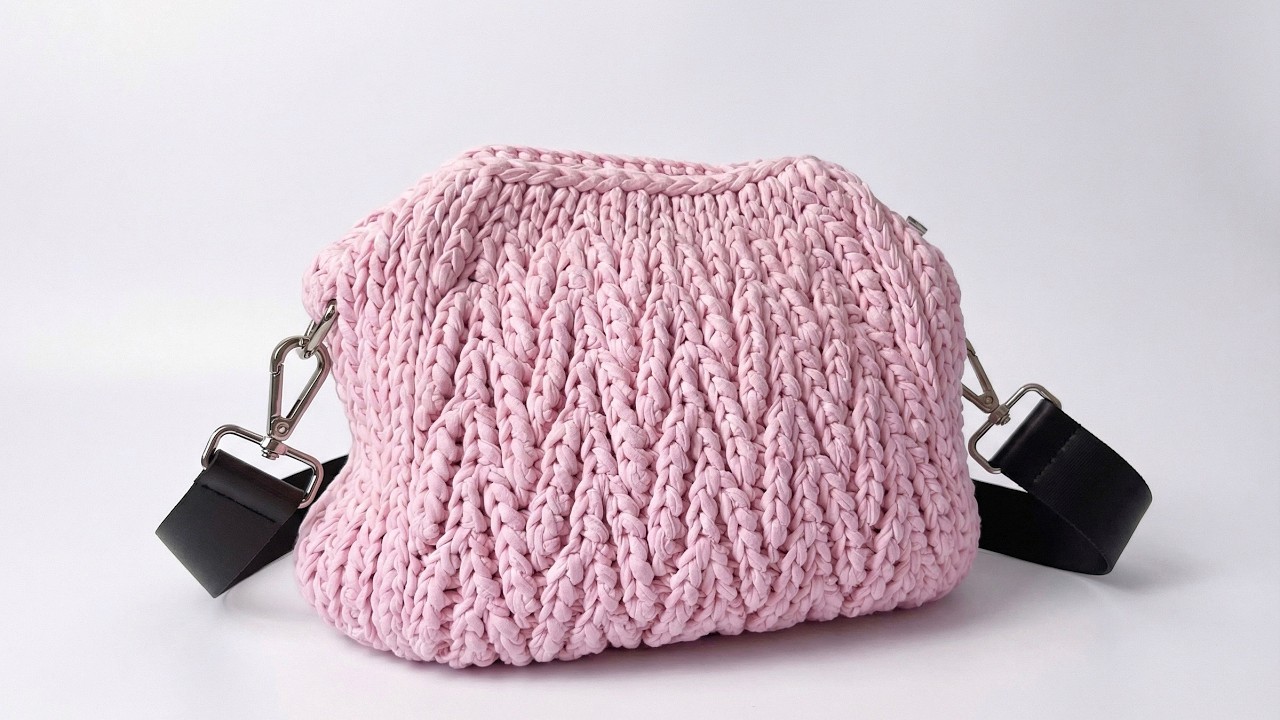 ЭФФЕКТ СПИЦ! ✨ Стильная сумка-бриошь из трикотажной пряжи: подробный МК