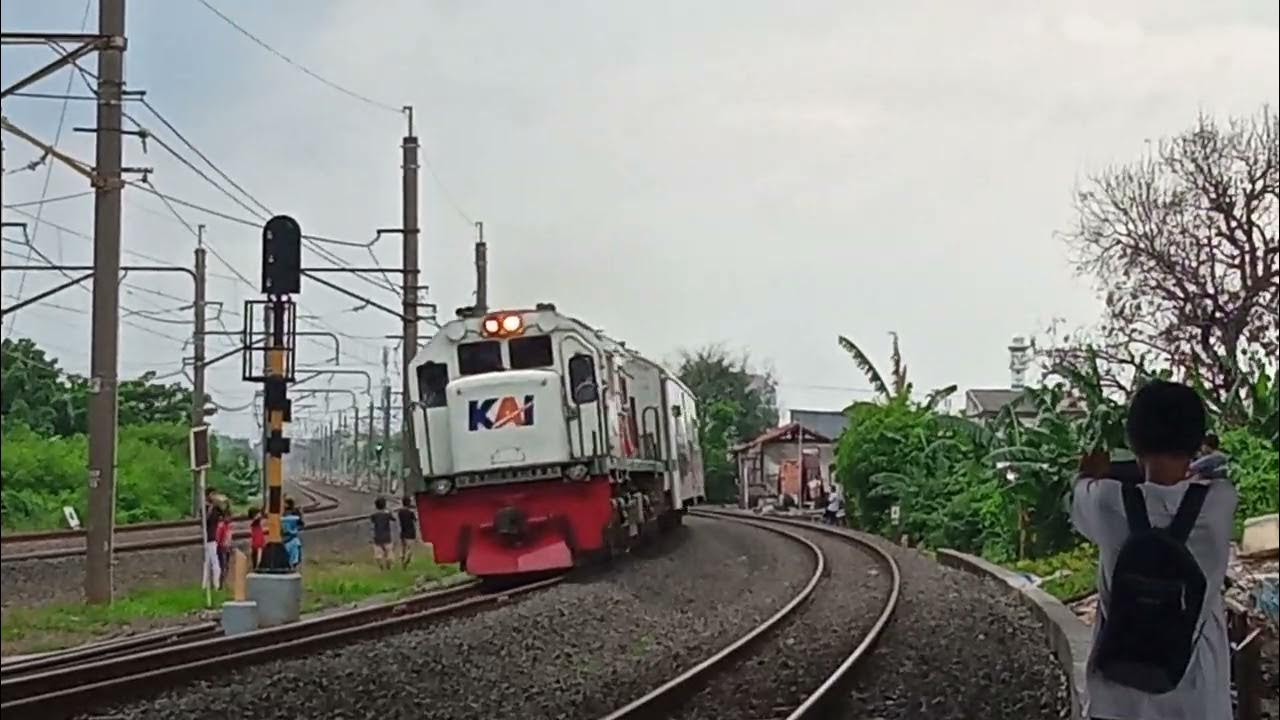Perdana kereta api KLB Java priority ( KP/10574) relasi Gambir ...