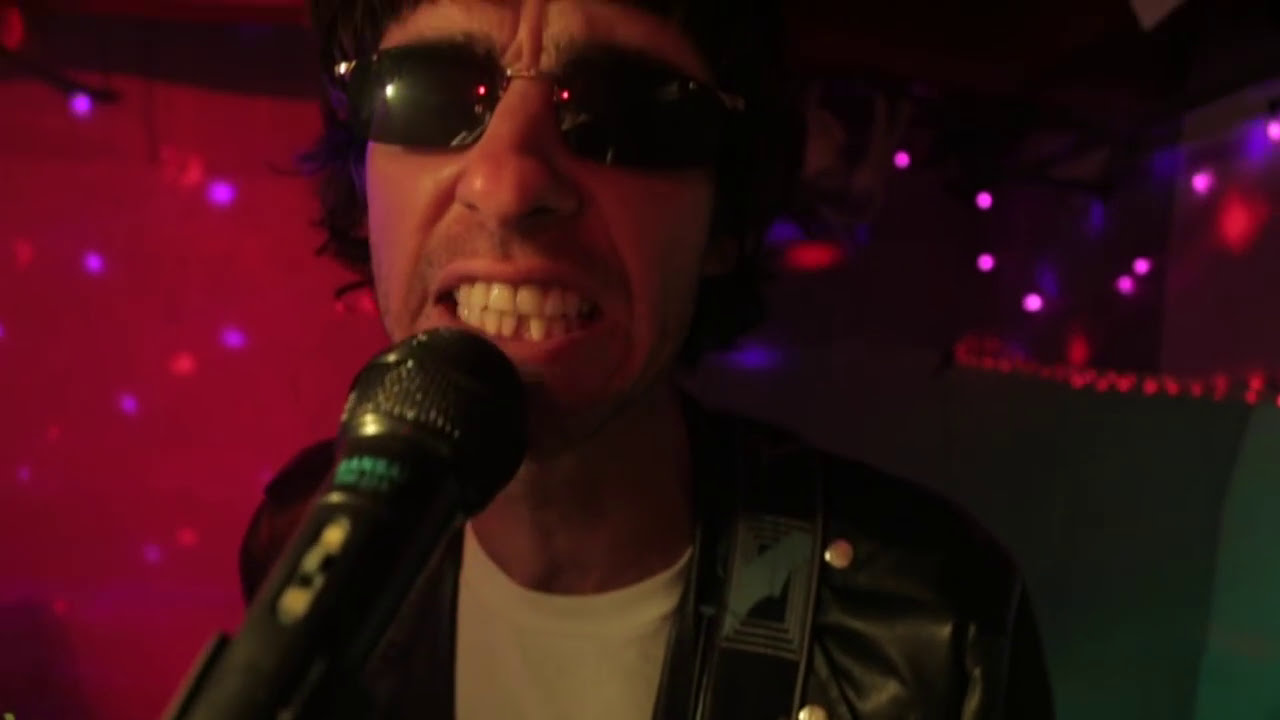 Guarda DRUNK MUMS - VIPER su YouTube Guarda DRUNK MUMS - VIPER su YouTube
