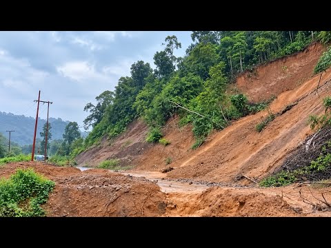 Longsor Kembali Timbun Jalan Peureulak-Lokop di Gunung Mancang, Akses Lumpuh Total