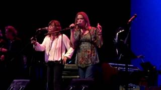 Susan Cowsill & Vicki Peterson - "Whispering Pines" at 2017 Wild Honey Show