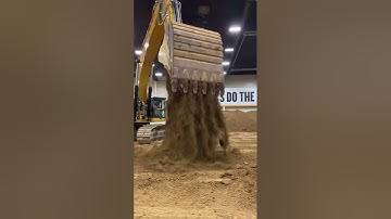 Operating a Caterpillar 302 Mini Excavator | Caterpillar Edwards
