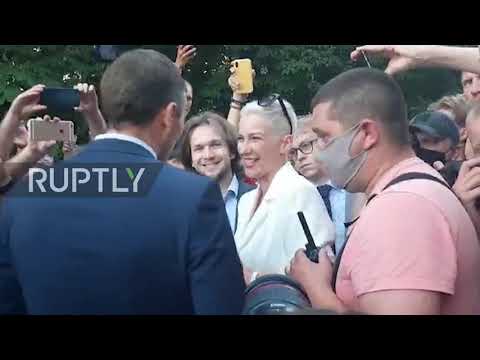 Belarus: Hundreds rally in support of opposition candidate Tikhanovskaya in Minsk