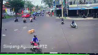 KECELAKAAN ,Akibat melanggar lampu merah!!