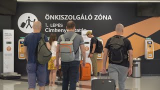 Önkiszolgáló poggyászfeladás a budapesti repülőtéren