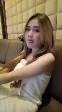 Karaokean... LC nya cuman pakai handuk doang....