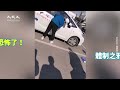 【焦點】女子汽車🚗噴字聲援8孩母 警察帶防暴盾上門要求擦掉🤔  | 台灣大紀元時報