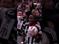 😅 Junior Olaitan, taç atışı öncesinde taraftarın odağında! #shorts #beşiktaş