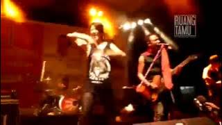 ▶ LIVE!   Rajah Sayap Malaikat   Superglad feat  Tiga Setia Gara   YouTube