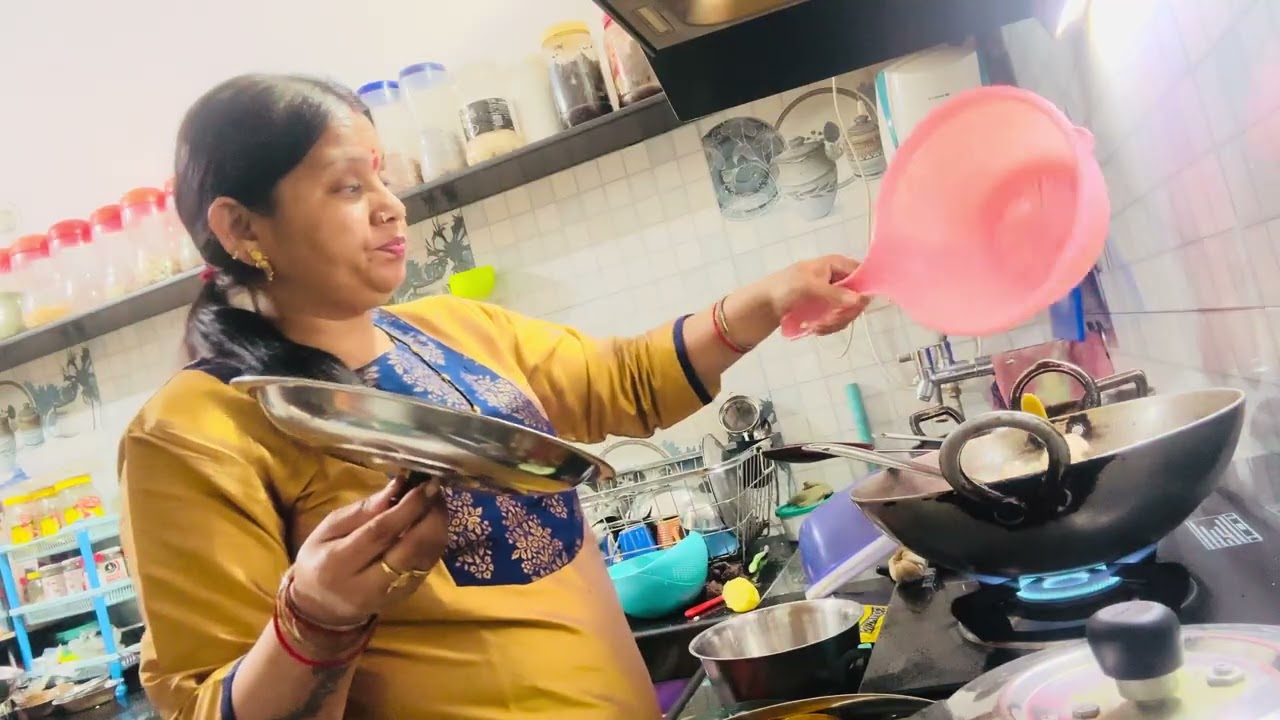 ￼Naste me chila khane me nimona Aloo Gobi mater ki sabji 🤔🤔🤔 happy Maha Shivratri🙏🏻🙏🏻